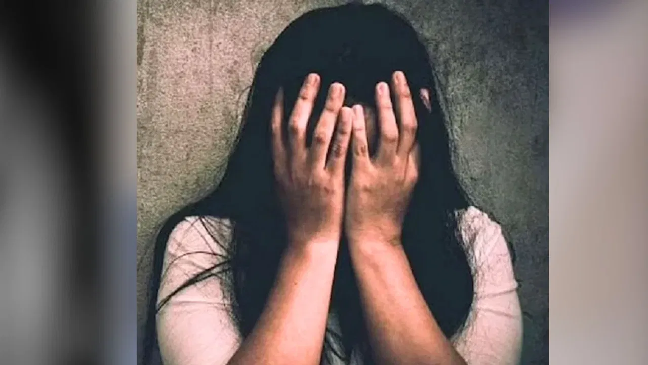 বহি আছিল প্ৰেমিকৰ সৈতে, প্ৰথমে অপহৰণ, তাৰ পিছত কলেজীয়া ছাত্ৰীৰ সৈতে…