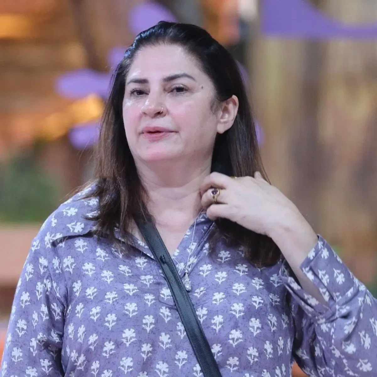 অনুৰাগীৰ মাজত "বিগ বছ ১৯"ৰ উন্মাদনা বৃদ্ধি পাইছে। শ্ব’টো আগবাঢ়ি যোৱাৰ লগে লগে কামবোৰ অধিক তীব্ৰতৰ হৈ পৰে। এই সপ্তাহত 'উইকেণ্ড কা ৱাৰ'ৰ আগতে ঘৰটোত যথেষ্ট হুলস্থুলৰ সাক্ষী হৈ পৰিছে।