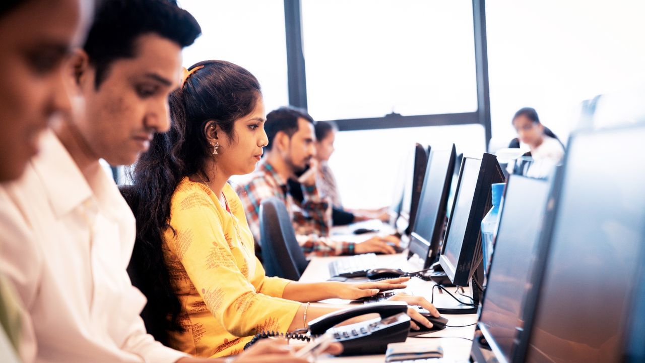 চৰকাৰে ঘোষণা কৰে যে, কৰ্মচাৰীয়ে এবছৰৰ পিছত নিশ্চিত গ্ৰেচুইটি লাভ কৰিব (বৰ্তমান, ইয়াক প্ৰতি পাঁচ বছৰৰ মূৰে মূৰে দিয়া হয়)। ৪০ বছৰৰ ওপৰৰ শ্ৰমিকসকলেও বিনামূলীয়াকৈ বাৰ্ষিক স্বাস্থ্য পৰীক্ষা লাভ কৰিব।