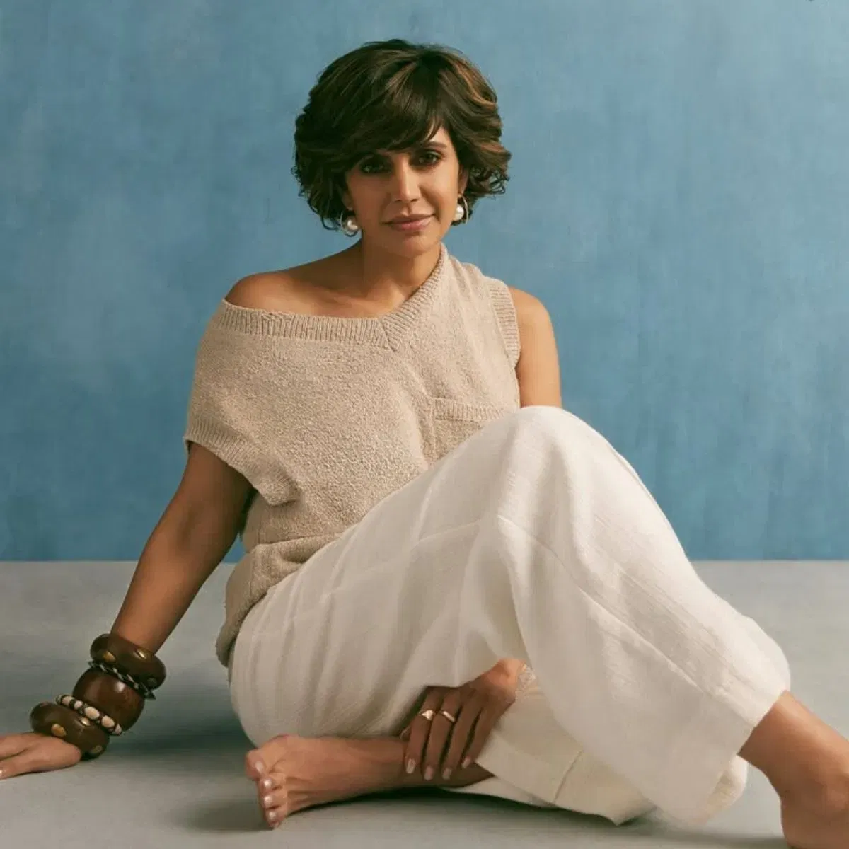 নুতানে কয় যে, টকা নথকা সময়ত মন্দিৰা বেদীয়ে এটা বিখ্যাত হীৰা ব্ৰেণ্ডৰ বিজ্ঞাপন শ্বুট কৰিছিল। তেওঁ লগতে কয় যে, বিজ্ঞাপনৰ পৰা পোৱা সমগ্ৰ মাচুল মন্দিৰাই ডব্লিউ চি এ আইক দান কৰিছিল। এই বিজ্ঞাপনৰ পৰা মন্দিৰাই যি টকা উপাৰ্জন কৰিছিল, সেই ধন ভাৰতীয় মহিলা ক্ৰিকেট দলৰ ইংলেণ্ড ভ্ৰমণৰ বিমান টিকটৰ ব্যৱস্থা কৰাত সহায়ক আছিল।