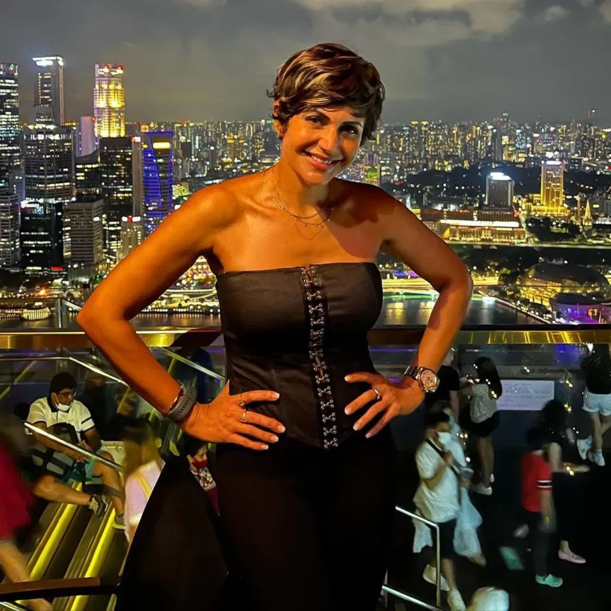 অসংখ্য শ্ব’ত অভিনয় কৰি প্ৰশংসা লাভ কৰা এগৰাকী প্ৰতিভাৱান অভিনেত্ৰী হিচাপে পৰিচিত মন্দিৰা বেদী। ক্ৰিকেট দলৰ প্ৰতি সমৰ্থনৰ বাবেও তেওঁ পৰিচিত।