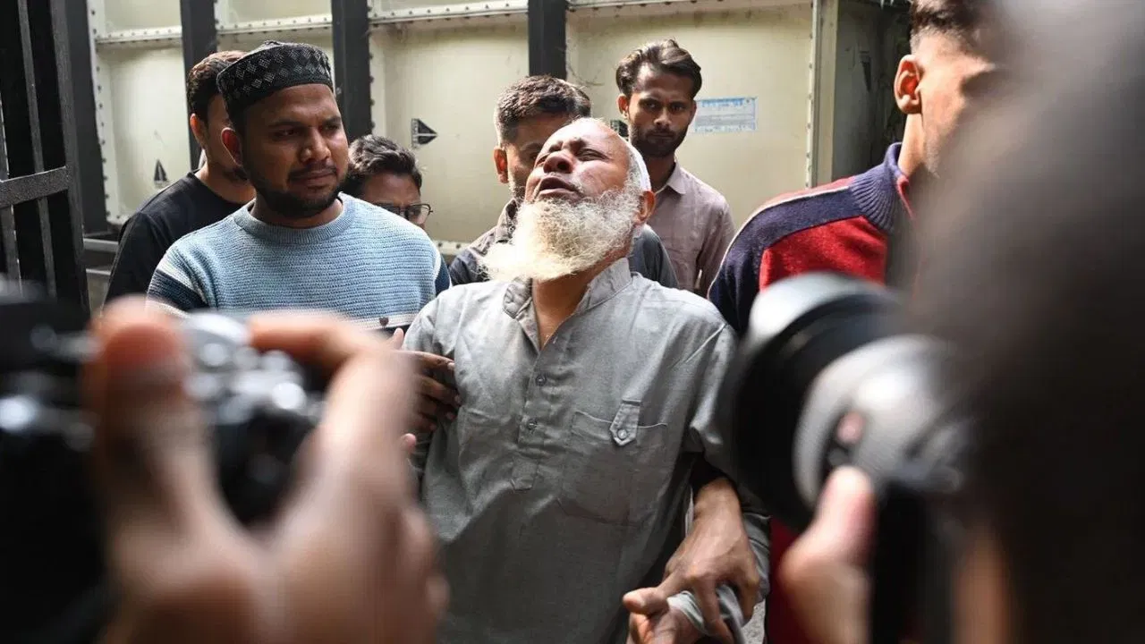 লালকিল্লাৰ সন্মুখত সংঘটিত হোৱা বিস্ফোৰণত শমলীৰ এজন যুৱকৰো কৰুণ মৃত্যু হয়। মৃত যুৱকজন নোমন (২২) বুলি জানিব পৰা গৈছে, তেওঁ সম্বন্ধীয় ভাতৃ অমনৰ সৈতে প্ৰসাধন সামগ্ৰী ক্ৰয় কৰিবলৈ আহি চান্দনী চকলৈ আহিছিল। ভাড়া গাড়ীৰে দুয়োজন দিল্লীত উপস্থিত হৈছিল। গাড়ীত লাগেজ ভৰাই কিছুমান বস্তু নিবলৈ গ’ল। ইফালে তেওঁলোকৰ ড্ৰাইভাৰে তেওঁলোকক ক’লে যে আগত বহুত যান-জঁট আছে আৰু বাকী থকা বস্তুবোৰ পিছত তুলি ল’ব পাৰিব। চালকৰ পৰামৰ্শক আওকাণ কৰি ৰিক্সাত গৈ থকা অৱস্থাত গাড়ীখন বিস্ফোৰণ হৈ নোমানৰ মৃত্যু হয়।