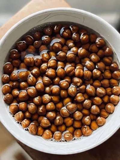 প্ৰতিদিনে ৰাতিপুৱা এমুঠি তিয়াই থোৱা বুট খালে কি কি উপকাৰ হয়? জানক…