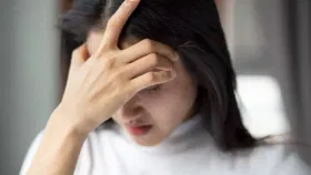 হঠাতে থিয় হ’লে মূৰ ঘূৰাই নেকি? কি ৰোগৰ লক্ষণ হ'ব পাৰে জানক...