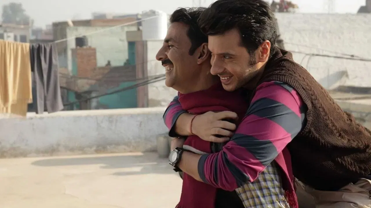 আমি কথা পতা ছবিখনৰ নাম টয়লেট: এক প্ৰেম কথা। এই ছবিখনৰ নাম যিমানেই আচহুৱা নহওক কিয়, ইয়াৰ কাহিনী একেবাৰে সাধাৰণ। ছবিখনে বহু ধাৰণাক গভীৰভাৱে সলনি কৰি পেলালে।