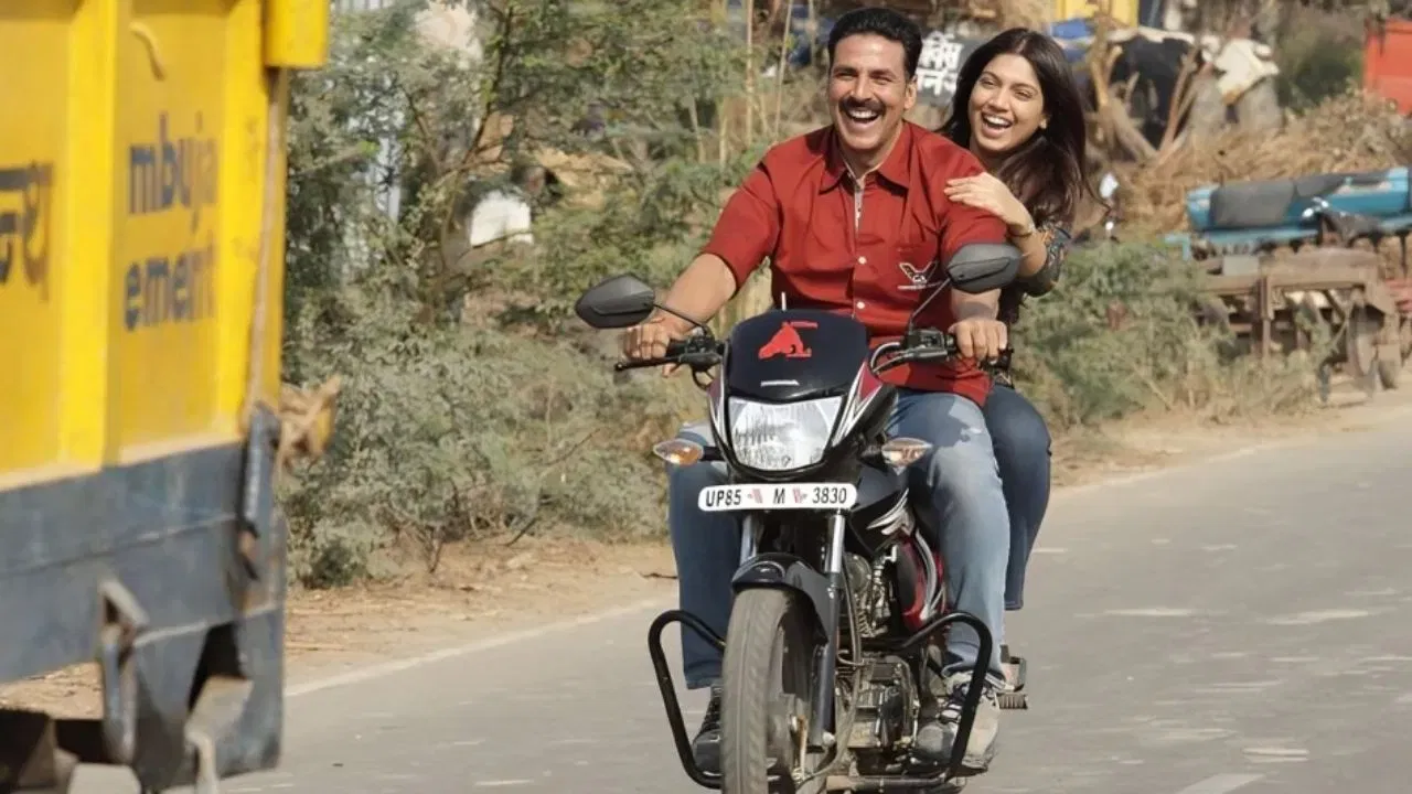 অনিতা নাৰেৰ সত্য কাহিনীৰ ওপৰত আধাৰিৰ এই কাহিনী নিৰ্মাণ কৰা হৈছিল। ২০১২ চনত অনিতা নাৰে স্বামীৰ ঘৰৰ পৰা ওলাই আহিছিল কাৰণ তাত শৌচাগাৰ নাছিল। এই কাহিনীটো ছবিখনত চিত্ৰিত কৰা হৈছিল।