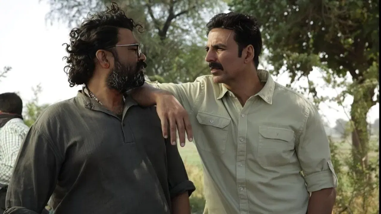 ছবিখনৰ কাহিনী এনে এগৰাকী মহিলাৰ ওপৰত আধিৰিত, যিয়ে বিয়া হৈ এনে এখন ঘৰলৈ গুচি যায় য’ত সকলো আছে কিন্তু শৌচাগাৰৰ দৰে মৌলিক সুবিধাৰ অভাৱ। সত্য কাহিনীৰ আধাৰত নিৰ্মিত এই ছবিখন।