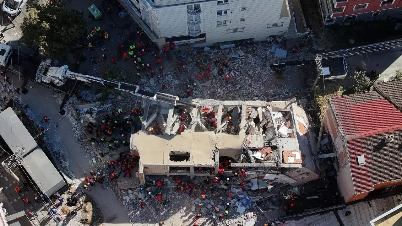 ভূমিকম্প অথবা কোনো প্ৰাকৃতিক দুৰ্যোগ নহয়, খহি পৰিছে এটাৰ পিছত আনটো অট্টালিকা, কাৰণ... ভূমিকম্প অথবা কোনো প্ৰাকৃতিক দুৰ্যোগ নহয়, খহি পৰিছে এটাৰ পিছত আনটো অট্টালিকা, কাৰণ...