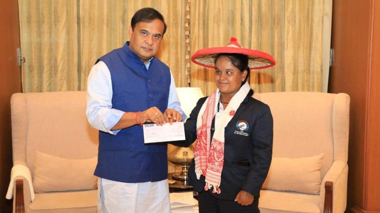 Assam Cm With Simu Das