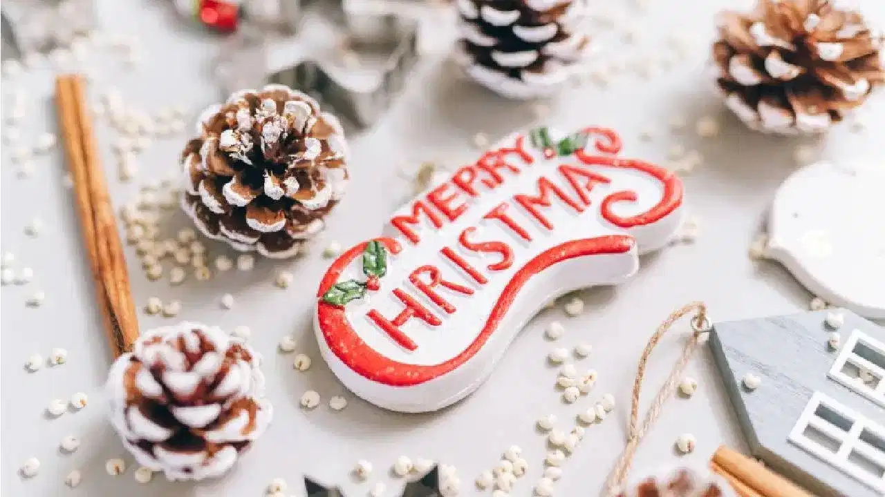 Christmas Wishes 2025: এইদৰে সকলোলৈ প্ৰেৰণ কৰক পবিত্ৰ বৰদিনৰ শুভেচ্ছা...