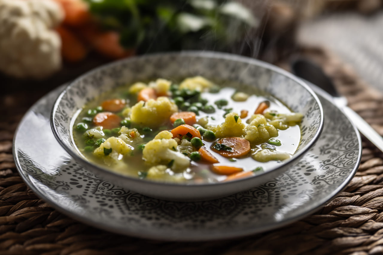 বহু লোকৰ ফুলকবি খালে এলাৰ্জী হয়। ছালত খজুৱতি, ছাল ফুলা আৰু উশাহ লোৱাত কষ্ট হয়। আপোনাৰো যদি তেনেকুৱা কিবা সমস্যা আছে তেন্তে পৰিহাৰ কৰক ফুলকবি।