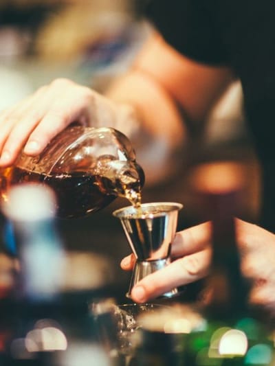 এজন ব্যক্তিয়ে দৈনিক কিমান পৰিমাণৰ মদ্যপান কৰিব পাৰে ? নৱবৰ্ষ উদযাপনৰ পূৰ্বে জানক