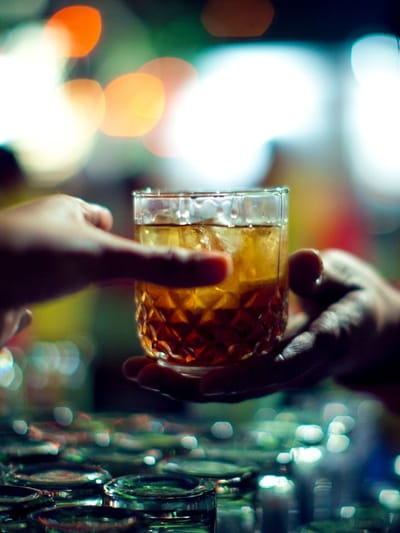 মদ্যপান কৰিলে মানুহ কিয় ফুলে ? উপশম পোৱাৰ উপায় জানক…