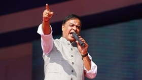 চিকেনছ নেকত থকা মানুহবোৰ কোন?