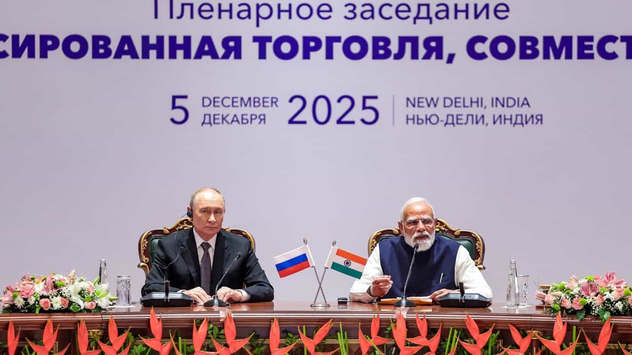 India Russia Agreement: ১০০ বিলিয়ন মাৰ্কিন ডলাৰৰ বাণিজ্য চুক্তিৰ পৰা প্ৰতিৰক্ষা প্ৰতিশ্ৰুতিলৈ... কি কি দি গল পুটিনে? India Russia Agreement: ১০০ বিলিয়ন মাৰ্কিন ডলাৰৰ বাণিজ্য চুক্তিৰ পৰা প্ৰতিৰক্ষা প্ৰতিশ্ৰুতিলৈ... কি কি দি গল পুটিনে?