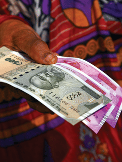 এই ৫টা ভুলে মানুহক কৰিব পাৰে দৰিদ্ৰ! জানক সকলো…...