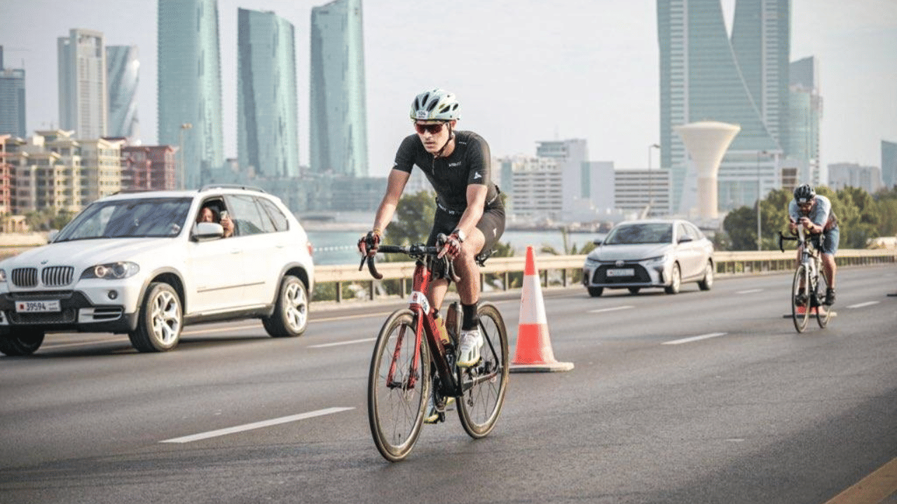 জানিব পৰা মতে, মুখ্যমন্ত্ৰীৰ পুত্ৰ নন্দিল শৰ্মাই বাহৰেইনত আইৰনমেন ৭০.৩ সম্পূৰ্ণ কৰে। ইয়াত থাকে ১.৯ কিলোমিটাৰ সাঁতোৰ, ৯০ কিলোমিটাৰ চাইকেল আৰু ২১.১ কিলোমিটাৰ দৌৰ। এই সকলোখিনি নন্দিল শৰ্মাই ৬ ঘন্টা ৪৮ মিনিটত সম্পূৰ্ণ কৰে।