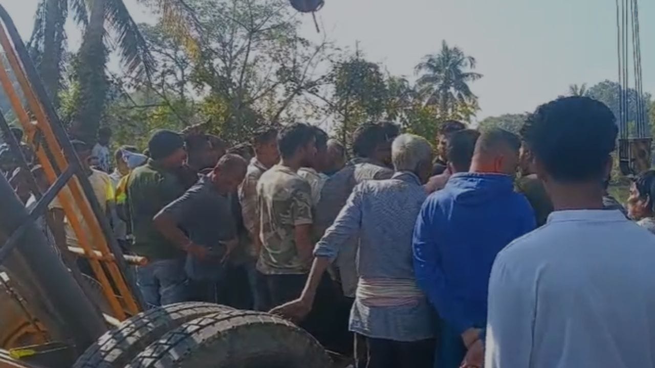 দক্ষিণ কামৰূপৰ পলাশবাৰী অঞ্চলৰ কান্দুপুৰত যোৱা নিশা বিদ্যুৎস্পৃষ্ট হৈ এটা বনৰীয়া হাতীৰ কৰুণ মৃত্যু ঘটে। স্থানীয় ৰাইজে আৰক্ষীক এই বিষয়ে অৱগত কৰাৰ পিছতে লোহাৰঘাট বন বিভাগৰ এটা দল ঘটনাস্থলীত উপস্থিত হৈ মৃত হাতীটোক উদ্ধাৰ কৰে।