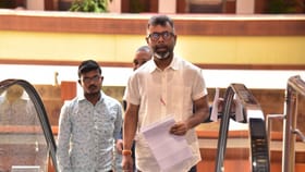 সুন্দৰী মহিলা দেখিলেই প্ৰেমত পৰিব নোৱাৰিব: ৰূপজ্যোতি কুৰ্মী