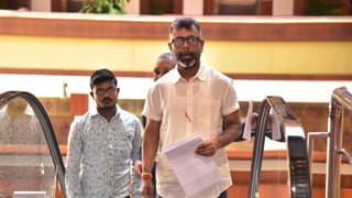 সুন্দৰী মহিলা দেখিলেই প্ৰেমত পৰিব নোৱাৰিব, ৰূপজ্যোতি কুৰ্মীৰ সতৰ্কবাণী