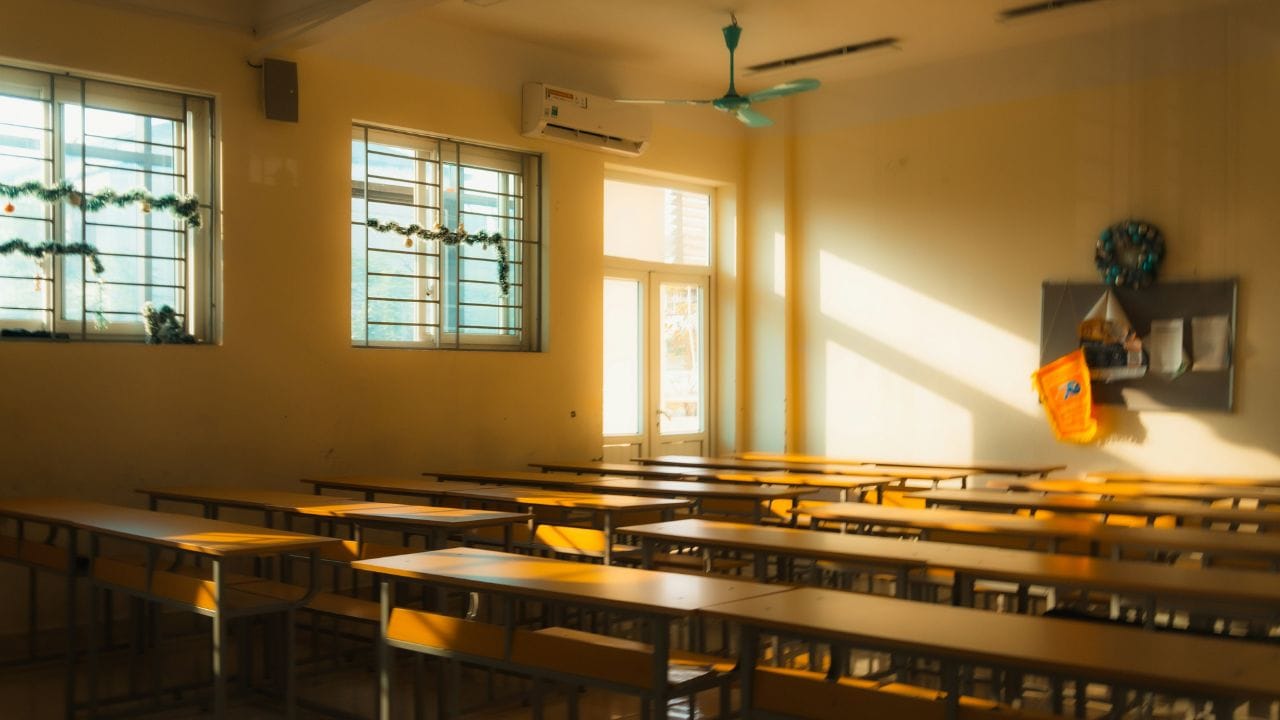 ৰাজ্যত একত্ৰিত কৰা হৈছে ২৯০০ৰো অধিক চৰকাৰী বিদ্যালয়, সংসদত কেন্দ্ৰই দিলে তথ্য