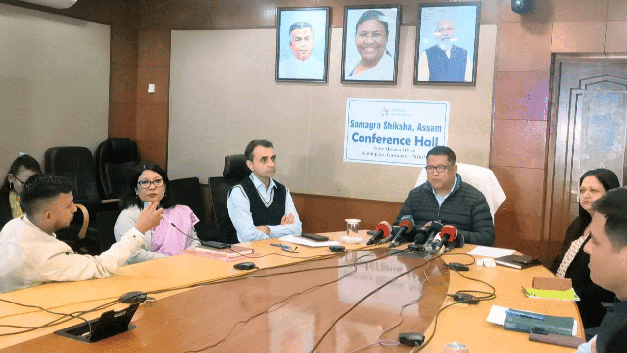 শিক্ষামন্ত্ৰী ৰণোজ পেগুৱে সোমবাৰ (১৫ ডিচেম্বৰ)য়ে মুকলি কৰিলে "Automated SMS Absenteeism Alert System"। এই পদ্ধতি সংযুক্ত থাকিব শিক্ষা সেতু এপৰ সৈতে। বিদ্যালয়ত ছাত্ৰ-ছাত্ৰীসকলৰ উপস্থিত সন্দৰ্ভত এই বিশেষ পদ্ধতিৰ শুভাৰম্ভ কৰা হৈছে।