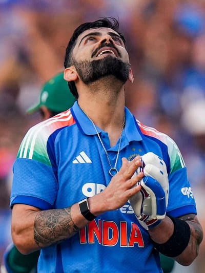 শতকৰ হেট্ৰিক! বিৰাট কৃতিত্ব অৰ্জনেৰে শচীনকো পিছ পেলালে ‘কিং’ কোহলীয়ে