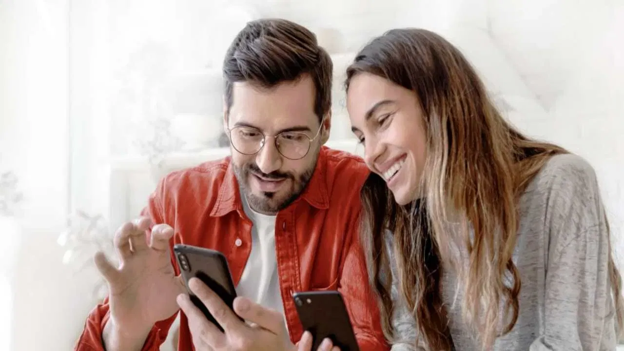 Airtel 3999 Plan Validity: জিঅ’ৰ দৰেই এই এয়াৰটেল প্লেনৰ বৈধতাও ৩৬৫ দিনৰ। এই প্লেনে এবছৰৰ বাবে Jio Hotstar, সীমাহীন 5G ডাটা, স্পেম এলাৰ্ট, বিনামূলীয়া HelloTunes, আৰু Perplexity Pro AIৰ দৰে সুবিধা প্ৰদান কৰে। (ফটো: Freepik)