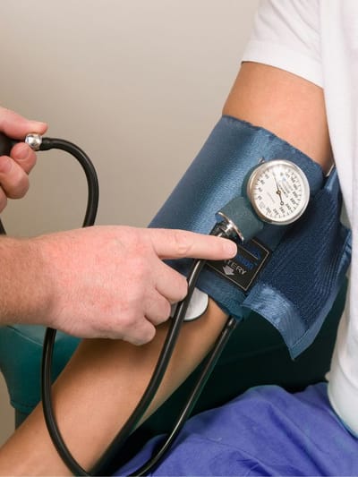 নতুন বছৰতে লওক এইসমূহ অভ্যাস ত্যাগৰ পণ, অন্যথা ভুগিব লাগিব উচ্চ ৰক্তচাপৰ সমস্যাত