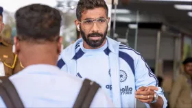 যশপ্ৰীত বুমৰাহৰ উঠিল প্ৰচণ্ড খং, কাঢ়ি ল’লে ফোন! কি হৈছিল?...