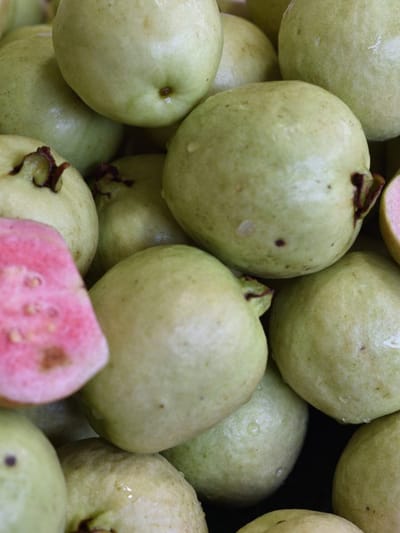 মধুৰিআমৰ গুটি কিয় চোবাই খাব নালাগে? জানক