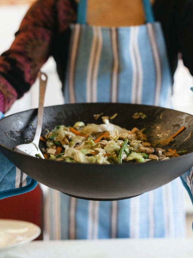 সুস্বাস্থ্যৰ বাবে খাদ্য ৰন্ধনত কেনেকুৱা পাত্ৰ ব্যৱহাৰ কৰিব লাগে? জানক