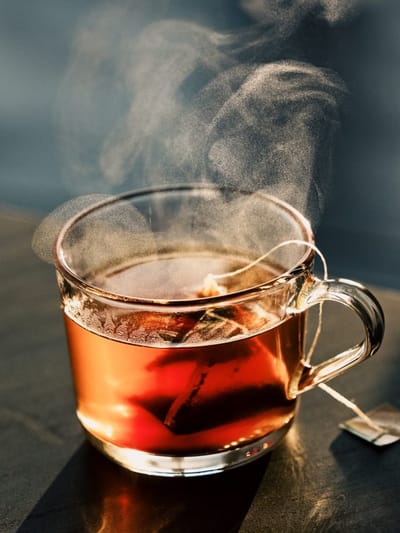 ৰাতিপুৱা খালী পেটত চাহ খাই নেকি ? ইয়াৰ পাৰ্শ্বক্ৰিয়া জানক