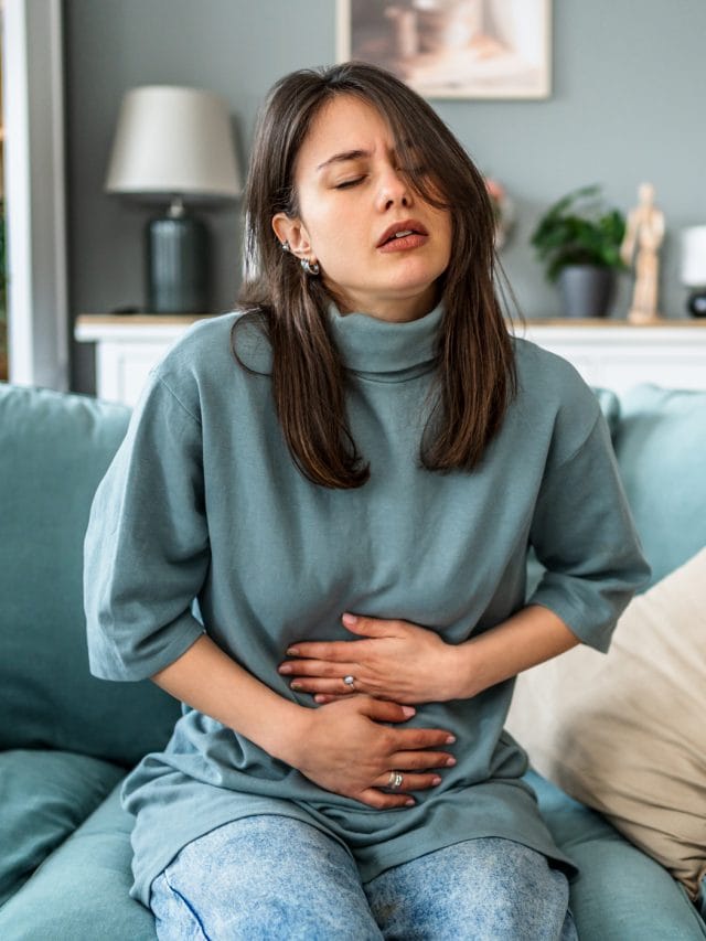 মহিলাৰ প্ৰস্ৰাৱ সংক্ৰমণ কিয় হয় ? ইয়াৰ লক্ষণ আৰু প্ৰতিৰোধৰ উপায় জানক