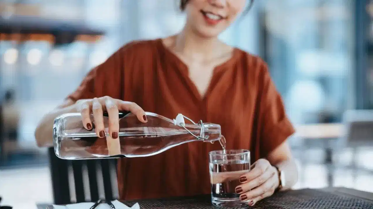 Water: ৩০ দিন প্ৰতিদিনে ৩ লিটাৰকৈ পানী খালে কি হব? জানক বিশেষজ্ঞৰ পৰা... Water: ৩০ দিন প্ৰতিদিনে ৩ লিটাৰকৈ পানী খালে কি হব? জানক বিশেষজ্ঞৰ পৰা...