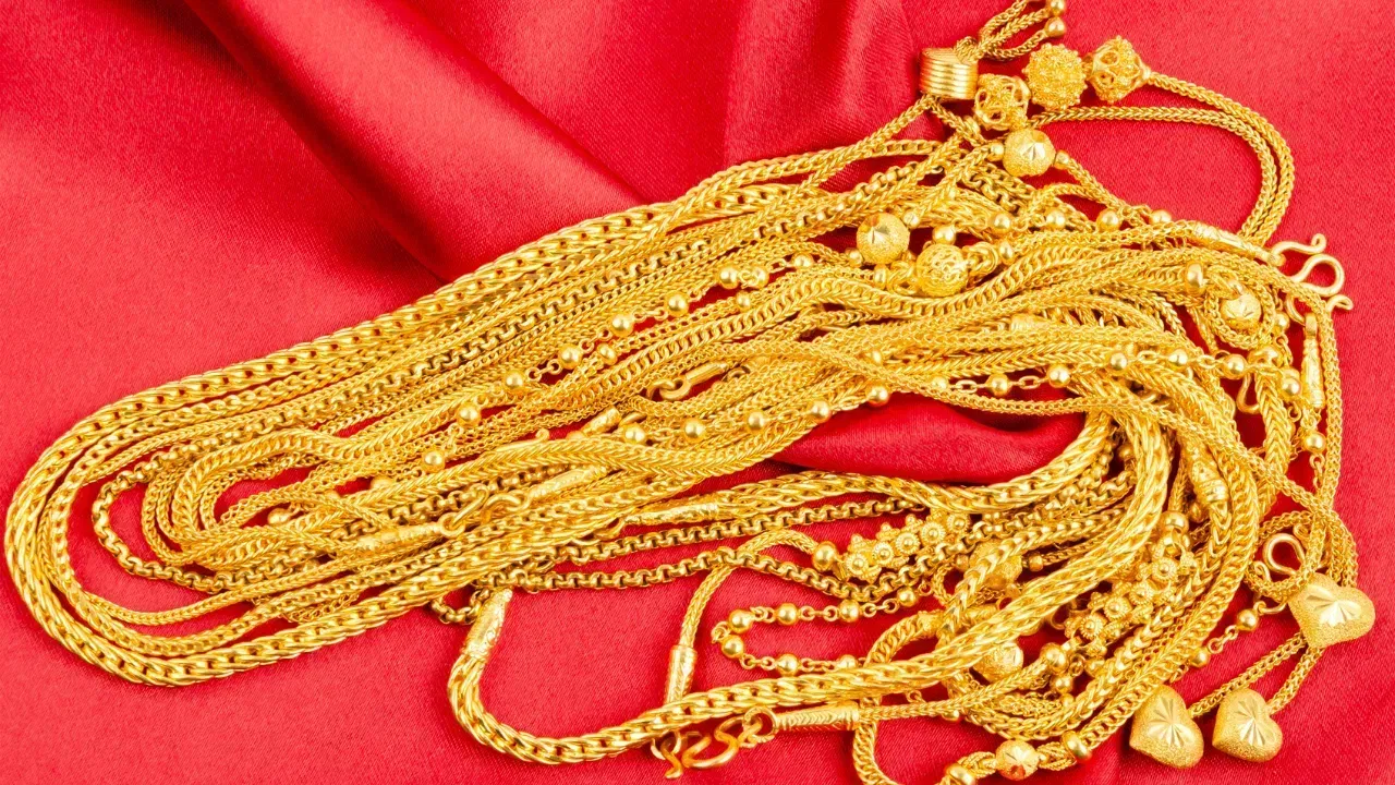 আজি ১৮ কেৰেট ১ গ্ৰাম সোণৰ মূল্য ১০,০৮৯ টকা। ১০ গ্ৰামৰ মূল্য ১,০০,৮৯০ টকা। কালিৰ দিনটোত ইয়াৰ পৰিমাণ আছিল ১,০০,৮৮০ টকা। আনহাতে আজি ১০০ গ্ৰাম সোণৰ মূল্য ১০,০৮,৯০০ টকা।