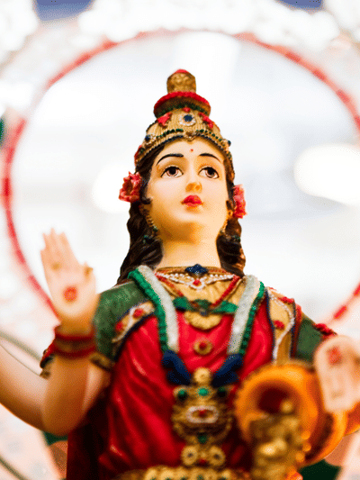 ধন প্ৰাপ্তিৰ পূৰ্বে মা লক্ষ্মীয়ে দিয়ে এই ৫ টা সংকেত! কি কি জানক…