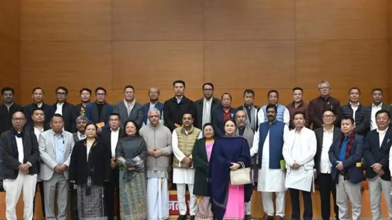 Manipur: ২০২৩ চনৰ পিছত কুকি-মেইটেৰ BJP বিধায়কৰ বৈঠক, মণিপুৰত কেতিয়া গঠন হ’ব চৰকাৰ? Manipur: ২০২৩ চনৰ পিছত কুকি-মেইটেৰ BJP বিধায়কৰ বৈঠক, মণিপুৰত কেতিয়া গঠন হ’ব চৰকাৰ?