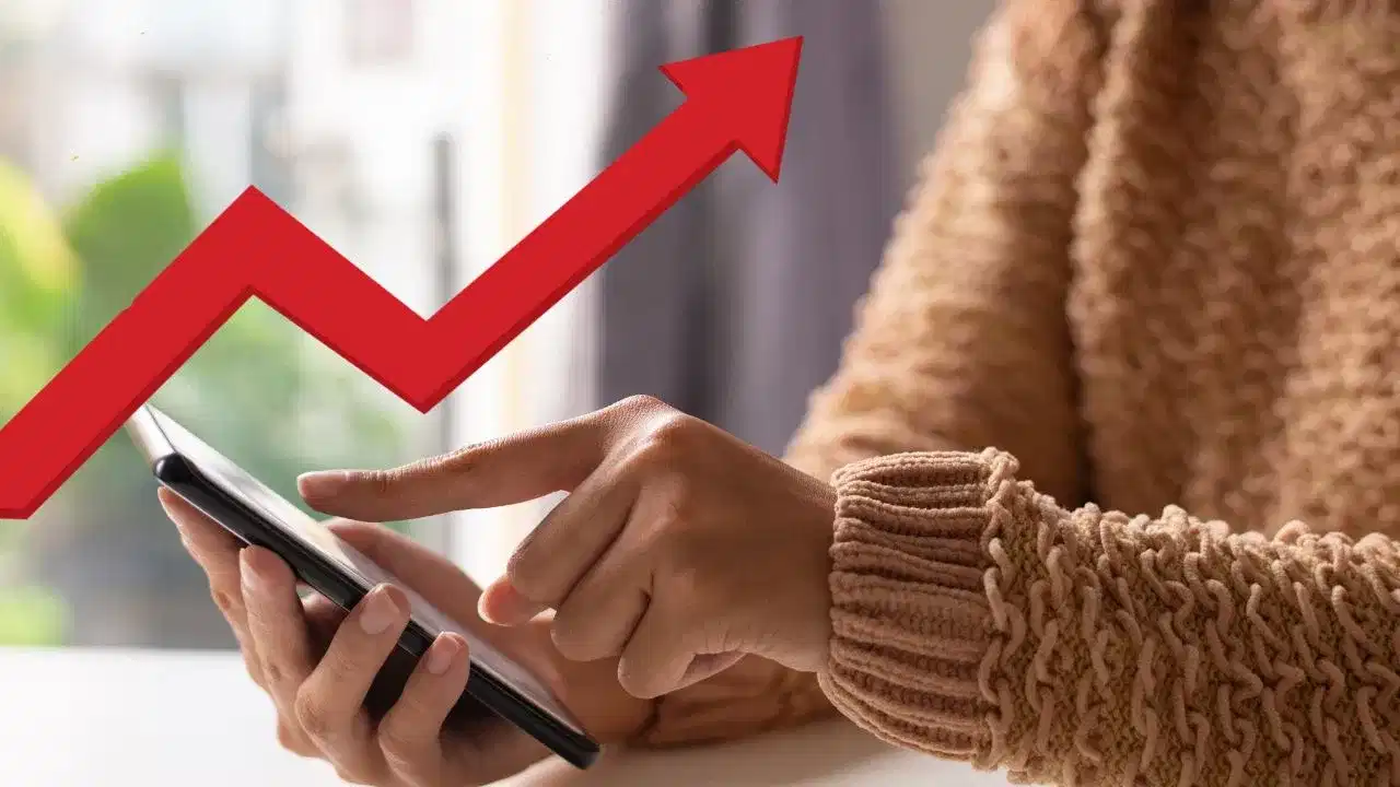 বেয়া খবৰ, নতুন বছৰত ব্যয়বহুল হব মোবাইলৰ ৰিচাৰ্জ! কিমান জানক...