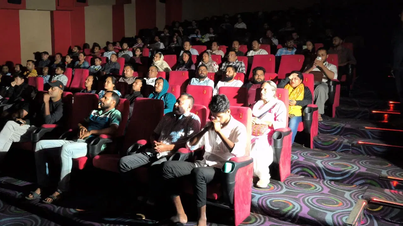 জুবিন গাৰ্গে বিচাৰিছিলে অসমীয়া ছবিজগতক আৰু অসমীয়া ছবিক সমগ্ৰ বিশ্বই জানক, যিটো জুবিনে মৃত্যুৰ পিছটো প্ৰমাণ কৰি দিছে। এই ছবিখনে অসমীয়া ছবিজগতৰ সৰ্বকালৰ ৰেকৰ্ড ভংগ কৰিছে।