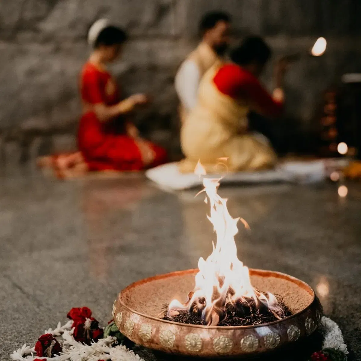 ফটোখনৰ সৈতে হাৰ্ট ইমোজি শ্বেয়াৰ কৰি সামান্থাই লিখিছে, "০১.১২.২০২৫।" এই পোষ্টৰ পিছৰে পৰা ৰাজ আৰু সামন্থাক অভিনন্দন জ্ঞাপন কৰিছে অনুৰাগীয়ে। এজন ব্যক্তিয়ে লিখিছে, "বহুত অভিনন্দন! ভগৱানে এই দম্পতীক আশীৰ্বাদ কৰক। স্বাস্থ্যকৰ আৰু সুন্দৰ।"