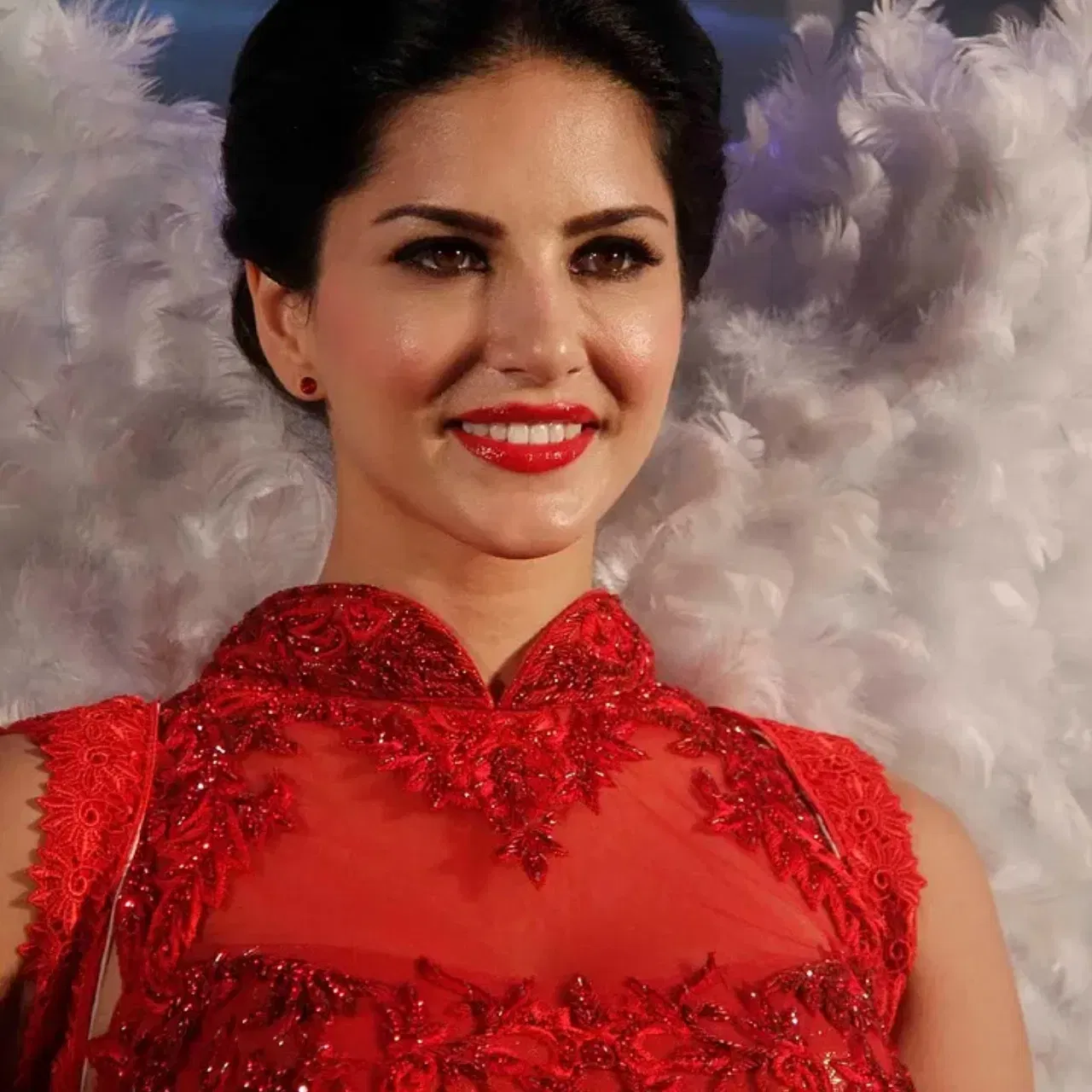 অভিনেত্ৰী হোৱাৰ উপৰিও এতিয়া ব্যৱসায়ী হিচাপেও স্বীকৃতি লাভ কৰিছে ছানীয়ে। ২০১৮ চনত নিষ্ঠুৰতামুক্ত প্ৰসাধন ব্ৰেণ্ড ষ্টাৰ ষ্ট্ৰক মুকলি কৰিছিল।২০২১ চনত অভিনেত্ৰীগৰাকীয়ে পেটা অনুমোদিত ভেগান এথলেটিক ব্ৰেণ্ডতো বিনিয়োগ কৰিছিল।