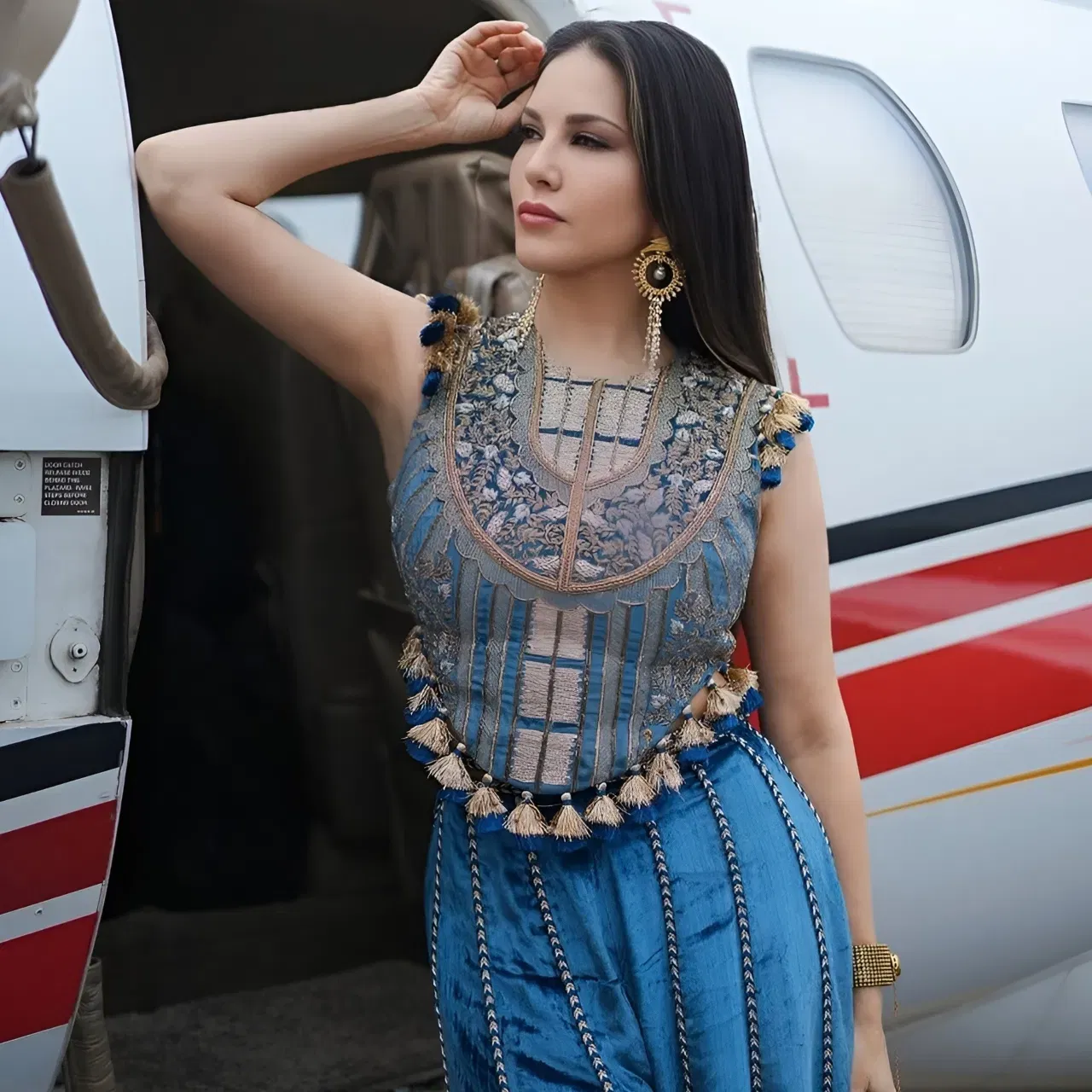 Guess Who: এই অভিনেত্ৰীগৰাকীয়ে ২০১১ চনত বিবাহপাশত আবদ্ধ হোৱাৰ পিছত ২০১২ চনত বলীউডত অভিষেক ঘটায়। ইয়াৰ পূৰ্বে তেওঁ প্ৰাপ্তবয়স্ক চলচ্চিত্ৰ জগতত কাম কৰিছিল। সেয়ে বলীউডত প্ৰৱেশৰ খবৰ যেতিয়া প্ৰচাৰ হ’ল, তেতিয়া বিৰোধিতাৰ সন্মুখীন হ’বলগীয়া হয়। আমি অভিনেত্ৰী ছানী লিয়নীৰ কথা কৈছো। ছানীয়ে কম বয়সতে বাতৰি কাকত বিক্ৰীৰ পৰা আৰম্ভ কৰি বৰফ চফা কৰাৰ কামলৈকে বিভিন্ন কাম কৰিছিল।