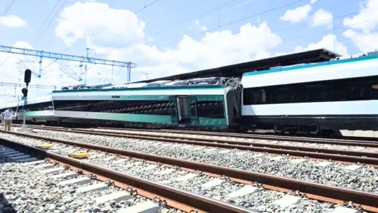 ভয়ংকৰ ৰেল দুৰ্ঘটনা: এই পৰ্যন্ত ১৩ জনৰ মৃত্যু, আহত প্ৰায় ১০০...