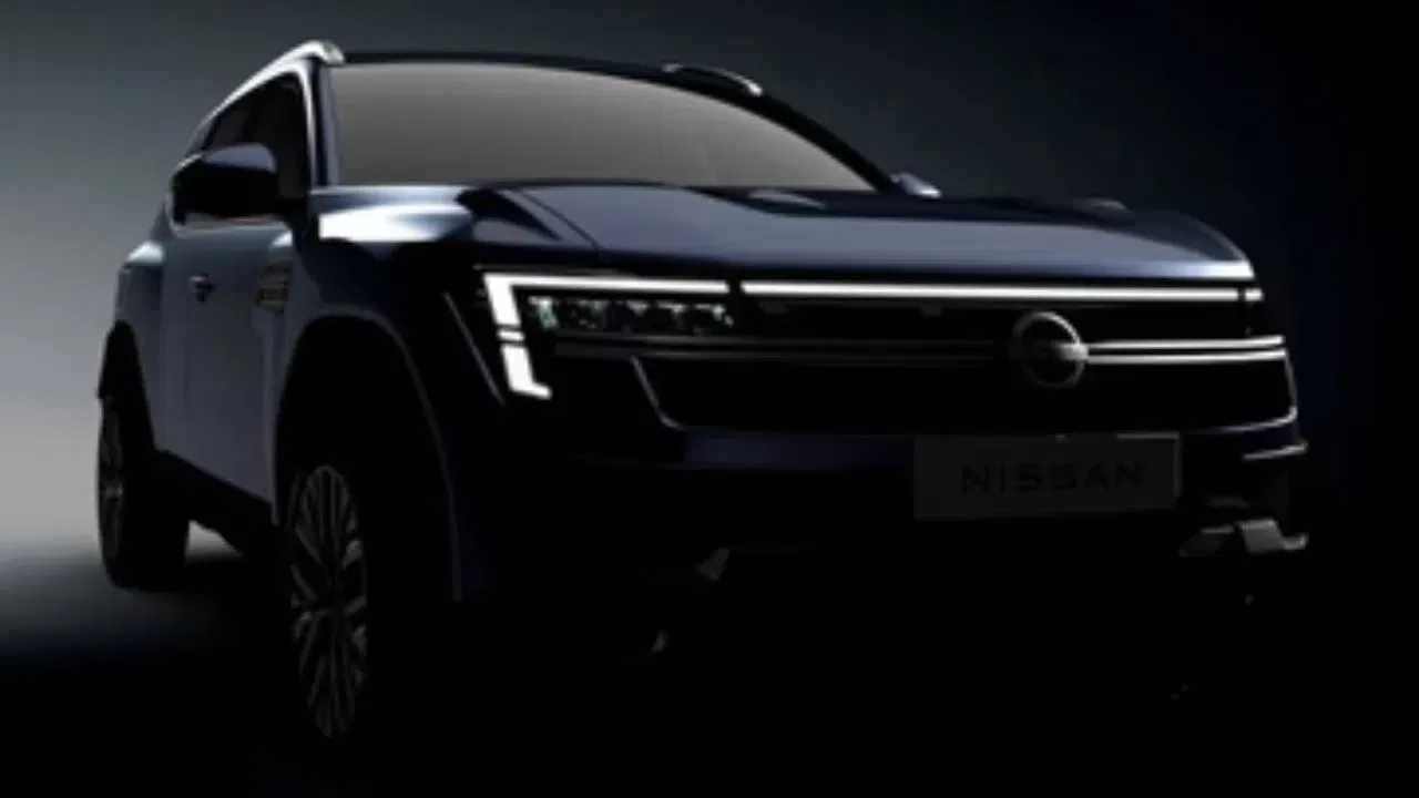 নিছান টেকটনৰ এটা অফিচিয়েল টিজাৰত প্ৰকাশ পাইছে যে নতুন নিছান টেকটনত গ্লছি ক’লা ফিনিচিঙৰ সৈতে থ্ৰী টোন ডেচব’ৰ্ড থাকিব, য’ত কেন্দ্ৰীয় টাচস্ক্ৰীণ ইনফ’টেইনমেণ্ট চিষ্টেমৰ পৰা চাইড এচি ভেণ্টলৈকে তামৰ ৰঙৰ ষ্ট্ৰিপ বিস্তৃত হ’ব।