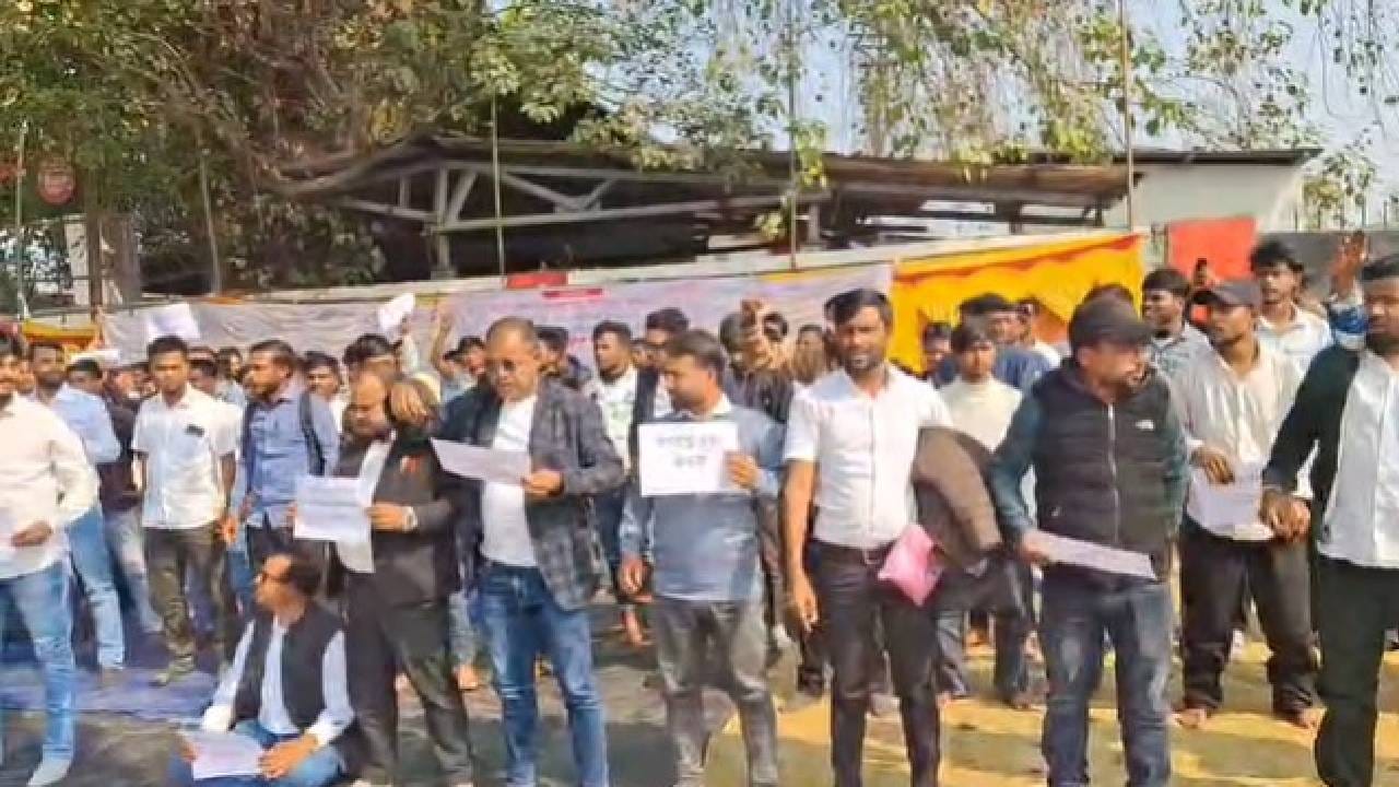 বঙাইগাঁৱত আমছুৰ প্ৰতিবাদী কাৰ্যসূচী । ভোটাৰ তালিকাৰ বিশেষ সংশোধনী প্ৰক্ৰিয়াৰ বিসংগতিৰ অভিযোগ তুলি আমছু কৰ্মীয়ে হাতে হাতে পোষ্টাৰ লৈ সাব্যস্ত কৰে এই প্ৰতিবাদ। 