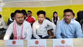 ডিব্ৰুগড়ত বুঢ়া লুইতৰ খহনীয়া প্ৰতিৰোধৰ দাবীত আছুৰ ১২ ঘণ্টীয়া অনশন...