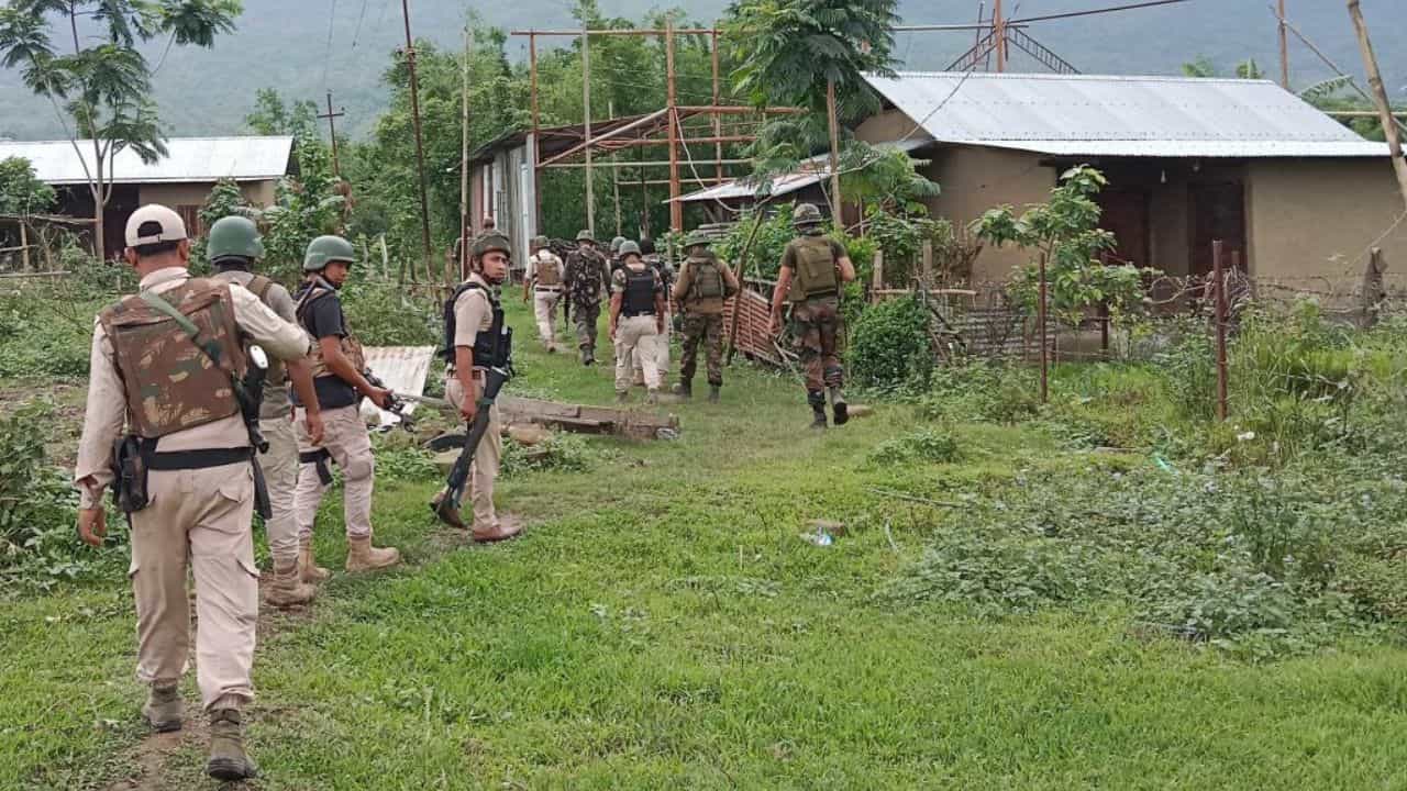 অসম ৰাইফলছৰ শিবিৰক টাৰ্গেট, অৰুণাচলৰ চাংলাঙত বিদ্ৰোহীৰ গুলীচালনা... অসম ৰাইফলছৰ শিবিৰক টাৰ্গেট, অৰুণাচলৰ চাংলাঙত বিদ্ৰোহীৰ গুলীচালনা...