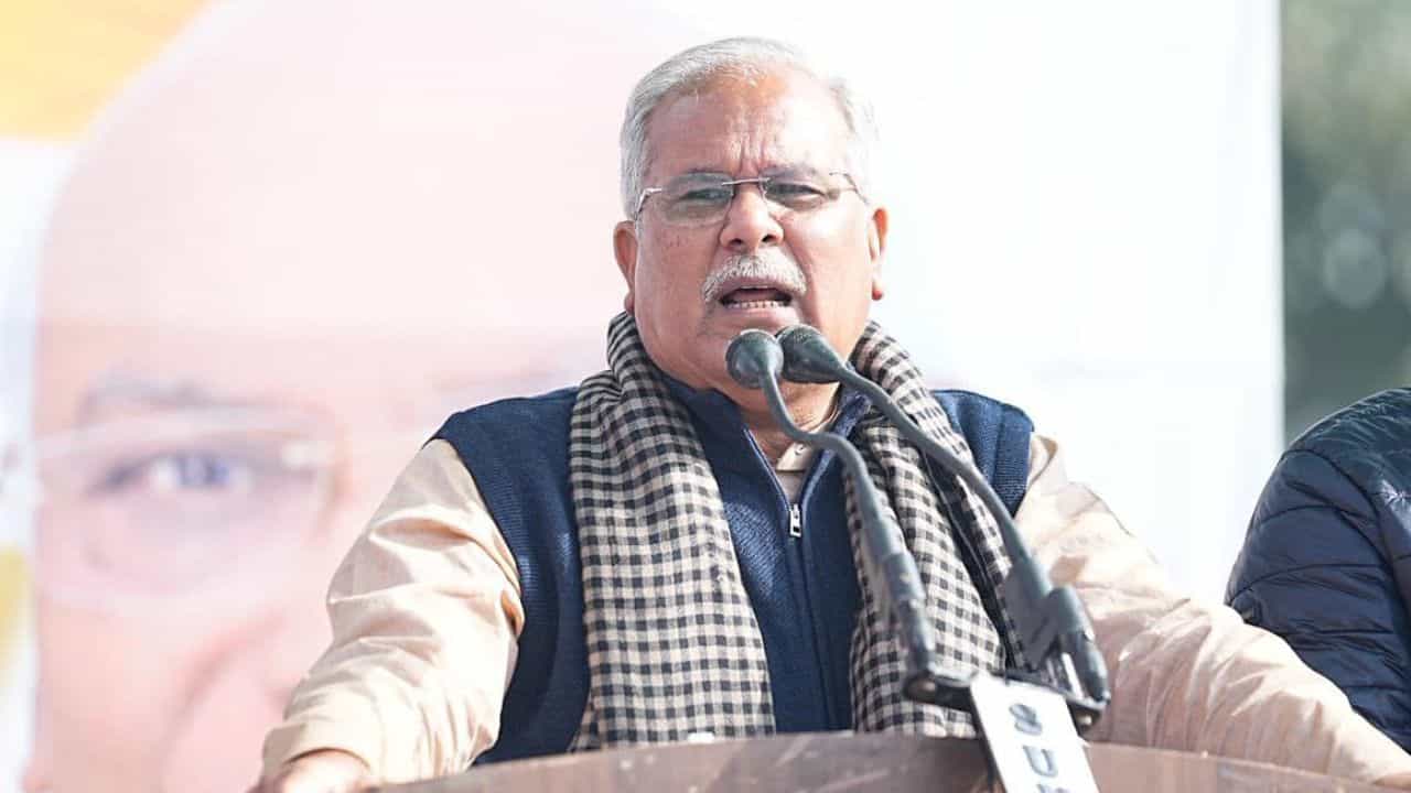 পত্নীৰ সৈতে মিলি সম্পত্তিৰ পাহাৰ গঢ়িছে হিমন্ত বিশ্ব শৰ্মাই! কংগ্ৰেছৰ চৰকাৰ আহিলে ইয়াৰ হিচাপ হব- ভূপেশ বাঘেল