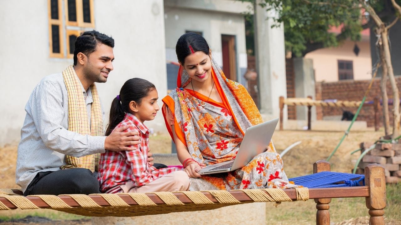 অতি পিছপৰা জনজাতীয় গোটসমূহৰ (PVTGs) সৰ্বাংগীণ উন্নয়ন আৰু ন্যায় নিশ্চিত কৰিবলৈ PM-JANMAN আঁচনিখনে এক গুৰুত্বপূৰ্ণ ভূমিকা পালন কৰিছে। চৰকাৰে উল্লেখ কৰিছে যে গ্ৰাম্য উন্নয়ন এতিয়া কেৱল উপাৰ্জন বৃদ্ধিৰ মাজতে সীমাবদ্ধ হৈ থকা নাই। উন্নত স্বাস্থ্যসেৱা আৰু গুণগত শিক্ষাৰ জৰিয়তে গ্ৰাম্য অঞ্চলৰ মানৱ সম্পদক শক্তিশালী কৰাৰ ওপৰতো বিশেষ গুৰুত্ব দিয়া হৈছে।